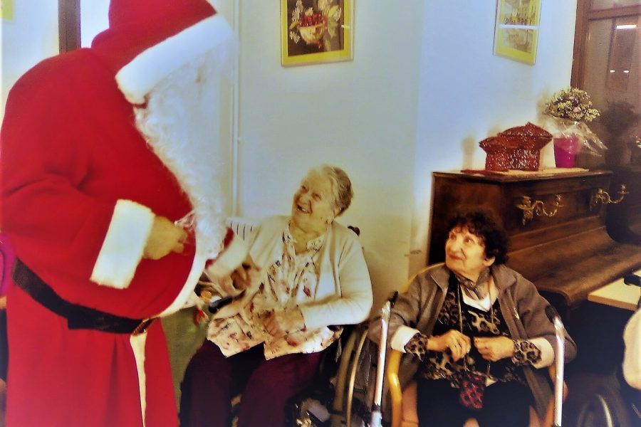 Clara Rabassa rep la visita d’en Pare Noel