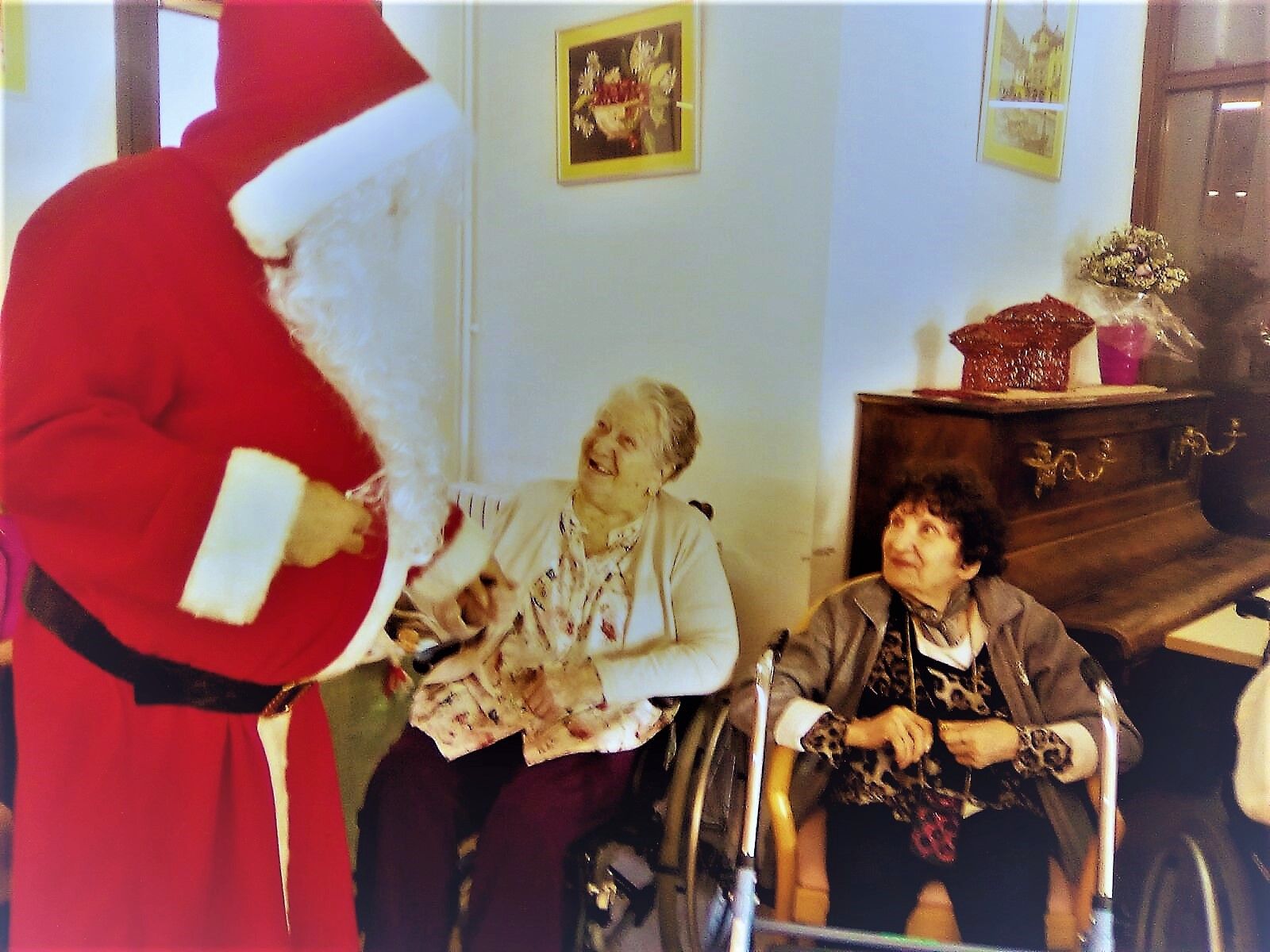 Clara Rabassa rep la visita d’en Pare Noel